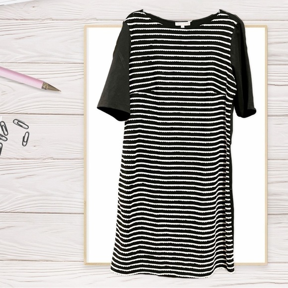 Black, short sleeved dress with front, cream scalloped horizontal stripes. XL - Picture 1 of 5